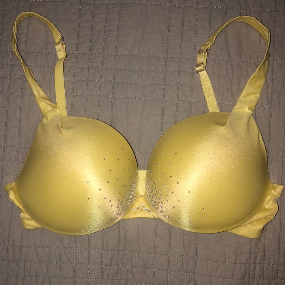 2/$20Victoria’s Secret plunge bra size 34D